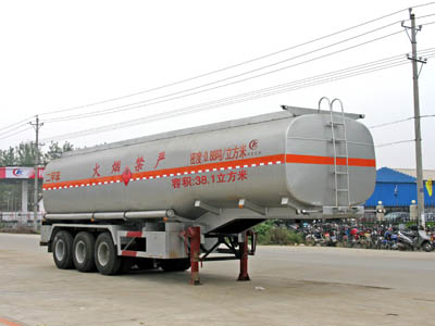 程力威牌CLW9406GHY型化工液體運輸半掛車